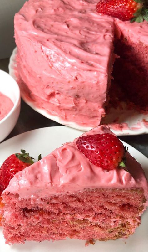 Strawberry Cake From Scratch, Homemade Strawberry Cake, Strawberry Cream Cheese Frosting, Cake From Scratch, Pan Sin Gluten, Cake Mug, Strawberry Dessert Recipes, Strawberry Cake Recipes, Strawberry Cream Cheese