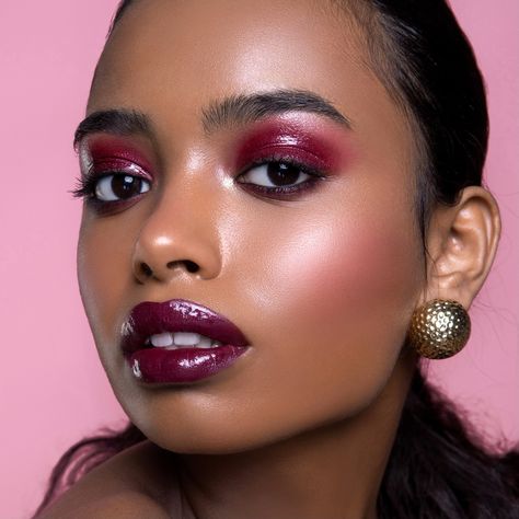 Bold Eye And Lip Makeup, Current Makeup Trends 2023, Jewel Tone Makeup, Commercial Makeup, Monochromatic Makeup Looks, Bold Lipstick Makeup, Bold Lip Makeup, Eye Makeup Guide, Seasonal Makeup