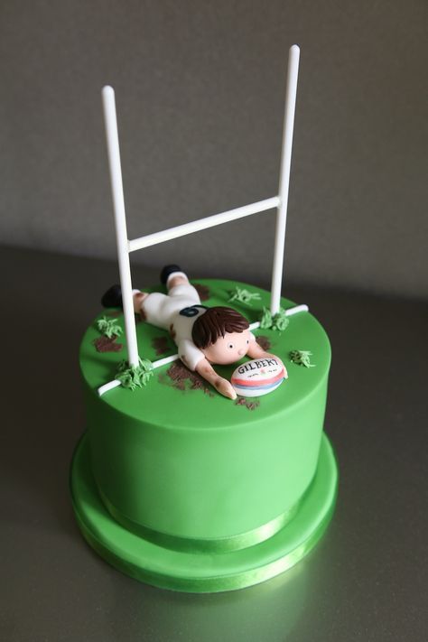 Today is my Dad’s birthday! The plan for the cake came from my sister Lauren. She chose a Rugby themed... Rugby Cake Ideas, Rugby Cake, Rugby Party, Rugby Birthday, Cupcakes For Men, Sport Cakes, 18th Birthday Cake, Cakes For Men, Cake Cover