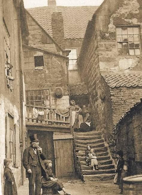 Whitby, England Victorian Photography, Victorian Life, Victorian England, Victorian London, London History, Victorian Times, Old Photography, Olden Days, Sweeney Todd