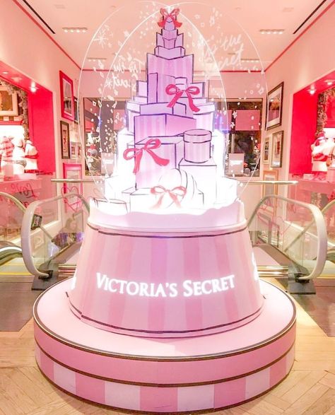 Vs Christmas Victoria Secret, Pink Winter Aesthetic, Vs Christmas, Victoria’s Secret Fashion Show, Pink Wonderland, Victoria Secret Christmas, Victoria's Secret Aesthetic, Dior Lipgloss, Victoria Secret Wallpaper