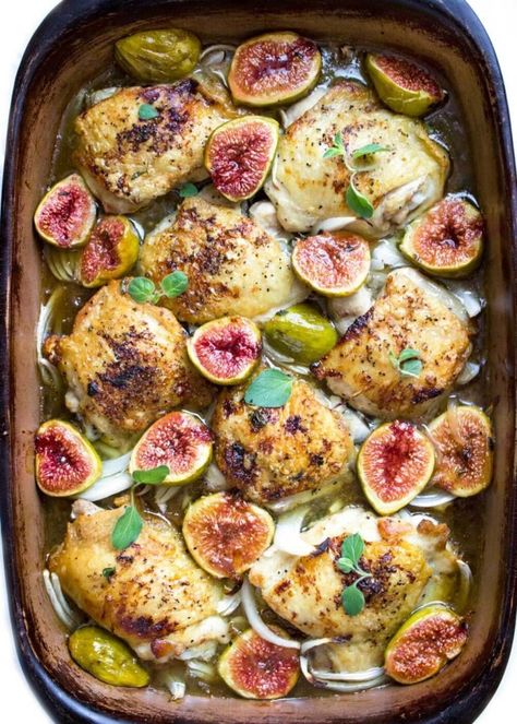 This Honey Roasted Chicken and Figs has onions, shallots and figs roasted in a garlic honey sauce that gets a little love from red wine vinegar. So good. Chicken And Figs Recipe, Honey Roasted Chicken, Figs Recipe, Roasted Figs, Fig Recipes, Poultry Dishes, Roast Chicken Recipes, Fresh Figs, Honey Roasted