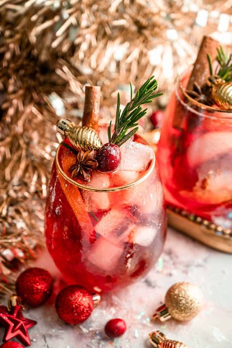 Easiest Winter Cranberry Aperol Spritz - The G & M Kitchen Winter Aperol Spritz, Peppermint Cocktail, Holiday Margaritas, Bourbon Apple Cider, Christmas Cocktail Recipes, Christmas Cocktails Easy, Aperol Spritz Recipe, Spiked Apple Cider, Fresh Cranberry