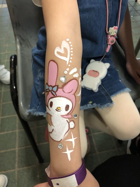 My Melody Face Paint, Face Painting Hello Kitty, Face Painting Designs Aesthetic, Sanrio Face Paint, Face Paint Aesthetic, Hello Kitty Face Paint, Face Paint Party, Kitty Face Paint, Pregnant Belly Painting