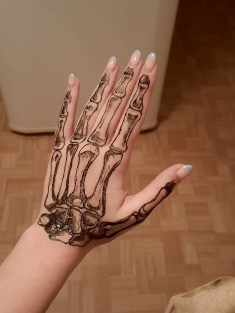 Cool Hand Drawings On Hand, Hand Tattoos For Women Skeleton, Skelly Hand, Skeleton Hand Tattoos, Skeleton Hands Drawing, Jewelry Tattoo Designs, Henna Inspired Tattoos, Tato Henna, Pretty Hand Tattoos