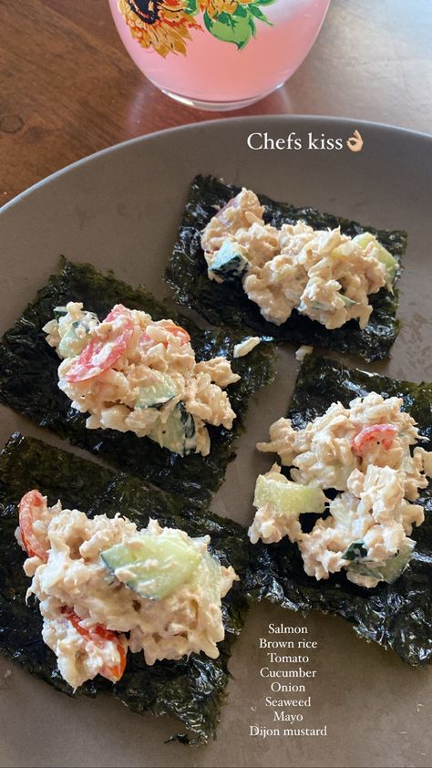 Salmon Bites With Seaweed, Foods With Seaweed, Seaweed Aesthetic Food, Healthy Seaweed Recipes, Canned Salmon Meal Prep, Healthy Recipes Pescatarian, Seaweed Meals, Recipes With Seaweed, Canned Salmon Ideas