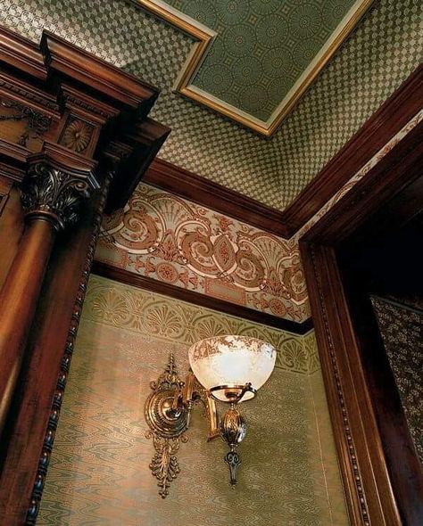 Victorian Home Decor, Victorian Interior, Victorian Interiors, Victorian Wallpaper, Plafond Design, Green Walls, Victorian Furniture, Victorian Architecture, Victorian Decor