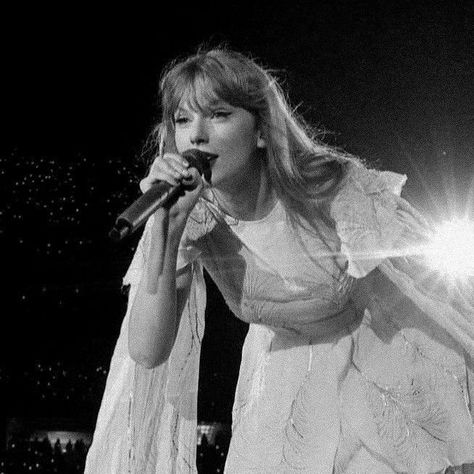 Taylor Swift Pics, Taylor Aesthetic, Folklore Era, Folklore Aesthetic, 4 Wallpaper, Secret Gardens, Taylor Swift Album, Swift 3, Long Live Taylor Swift