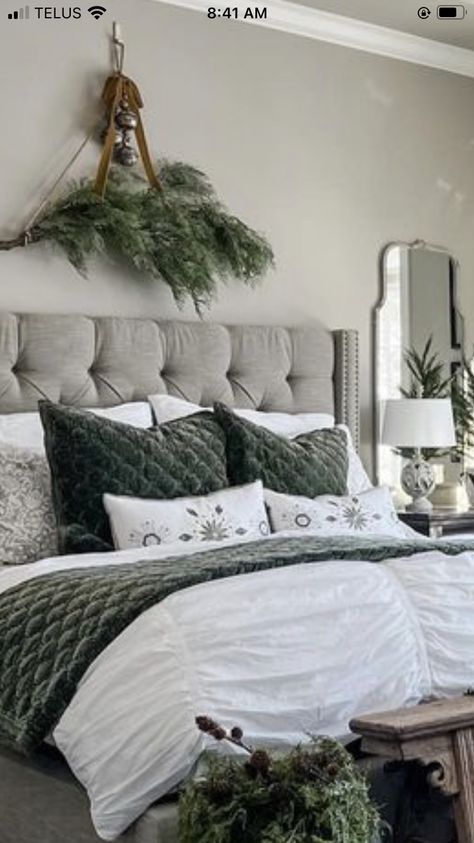 Winter Bedding Cozy Blue, Green Bedroom Christmas, Christmas Bedroom Green, Winter Bedding Cozy, Green Christmas Bedroom, Winter Bedroom Ideas, Christmas Bedrooms, Green And White Bedroom, Holiday Bedroom