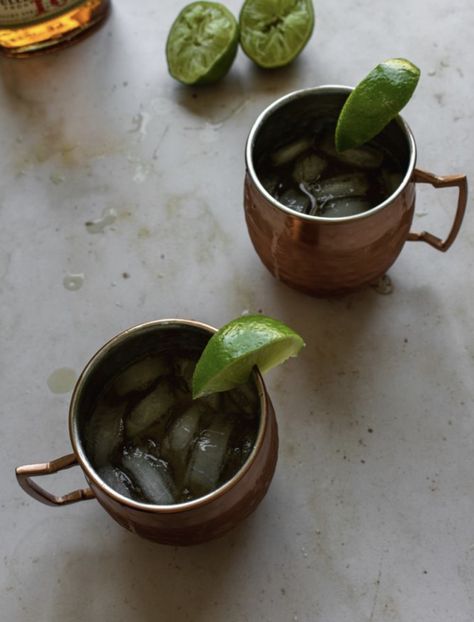 Moscow Mule Mugs Set of 2 - Hammered Moscow Mule Mugs Drinking Cup Stainless Steel Lining with 2 Straws-1 Jigger-Great Dining Entertaining Bar Gift Set (Mug Set of 2 double jigger included). Not my picture used Moscow Mule Aesthetic, Bourbon Mule, Moscow Mule Cups, Kentucky Mule, Mule Mugs, Easy Cocktail, Sushi Night, Bar Gift, Delicious Drink Recipes