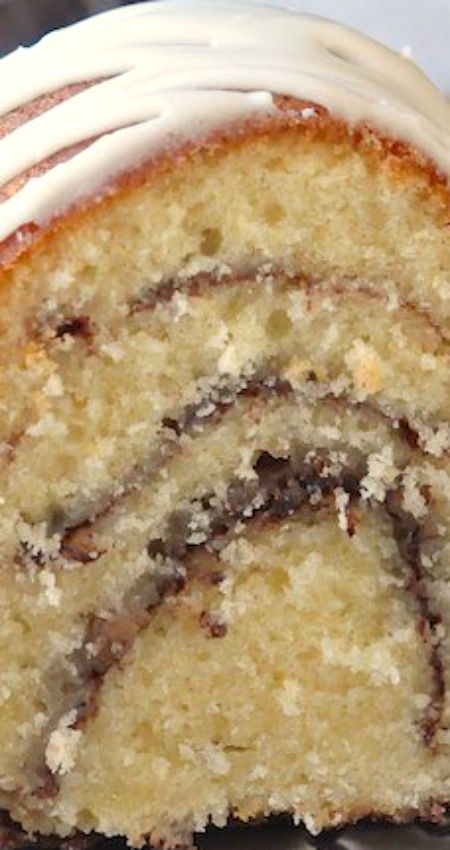 Cinnamon Bunt Cake Recipes Easy, Cinnamon Swirl Bundt Cake Recipes, Cinnamon Roll Pound Cake Recipes, Cinnamon Roll Bundt Cake Easy, Cinnamon Pound Cake, Cinnamon Roll Bundt Cake, Cinnamon Roll Pound Cake, Cake Cinnamon, Roll Cakes