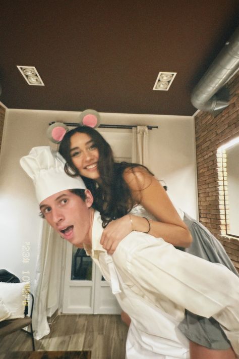 Linguini & remi 🐭 Linguini And Remy Halloween Costume, Remi And Linguini Costume, Linguini Costume, Remy And Linguini Costume Couple, Bf And Gf Halloween Costumes, Couple Goal Outfits, Couple Costume, Pretty Halloween Costumes, Teen Love