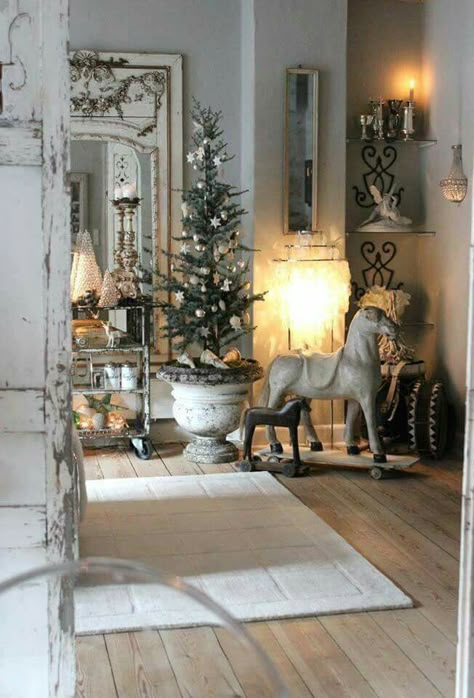 Natal Country, French Country Christmas, Sleeping Porch, Shabby Christmas, French Christmas, Shabby Chic Christmas, Little Christmas Trees, Chic Christmas, Christmas 2022