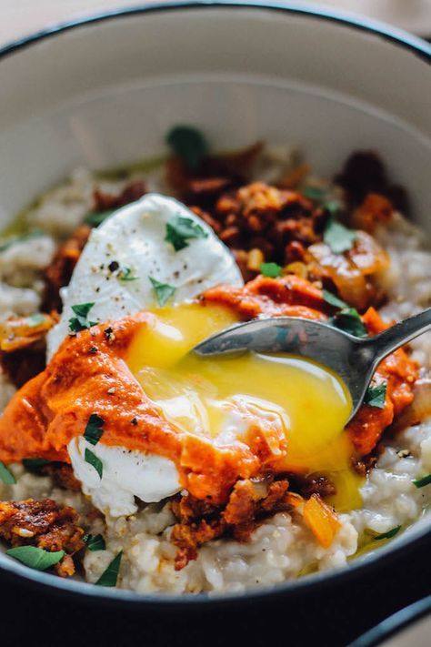 Savory Spanish Oatmeal Bowls topped with chorizo, a poached egg, and tangy romesco sauce  Calories: 415 Oatmeal Congee, Spicy Oatmeal, Hot Oatmeal, Oatmeal Bowl, Savory Oatmeal, Romesco Sauce, Oatmeal Bowls, Poached Egg, Healthy Diet Recipes