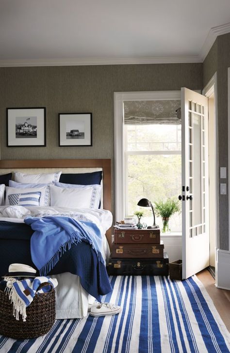 blue and white layered linens Tina Motta, Luxe Bed, Stylish Room Decor, Lexington Home, Haus Am See, Guest Bedroom Decor, Guest Room Decor, Gorgeous Bedrooms, White Rooms