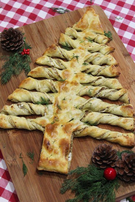 Christmas Snacks Savory, Christmas Dinner Buffet, Creative Christmas Food, Christmas Buffet Table, Xmas Dinner Party, Christmas Luncheon, Tree Ideas Christmas, Christmas Dinner Ideas, Christmas Pastries