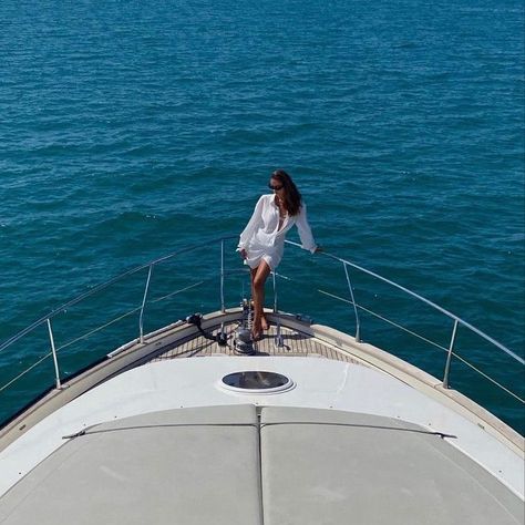 Yacht Photoshoot, Yacht Party Outfit, Yacht Outfit, Maria Kragmann, Yacht Aesthetic, Aesthetic Beachy, Yachts Girl, Yatch Boat, Sun Aesthetic