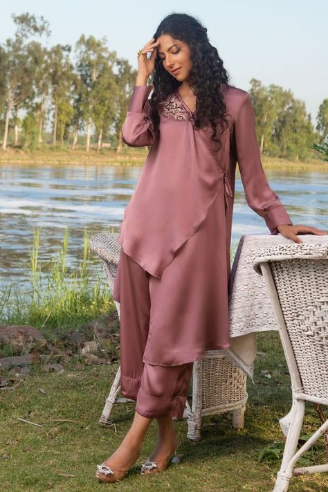 Two Piece Suit (shirt + Trousers) Embroidered Motive Patch On Neckline Plain Front, Back, Sleeves And Sides String Tie Knot At Side Fabric (shirt + Trousers): Silk Color: Tea Pink Model Is Wearing Size Small (s) Ready To Wear Tops, Long Floral Skirt, Pink Model, Salwar Designs, Suit Shirt, Kurti Designs Party Wear, Silk Suit, Embroidery Designs Fashion, Stylish Dress Book