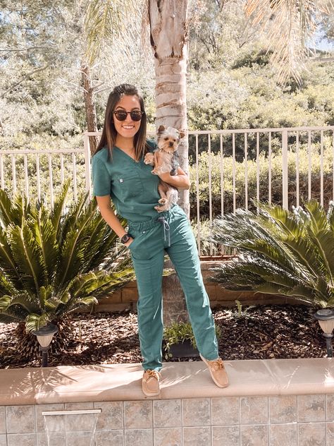 Vet Tech Uniform, Scrubs Style, Nursing Goals, Medical Scrubs Outfit, Fit Scrubs, Scrub Style, Doctor Outfit, Scrubs Outfit, Medical Outfit