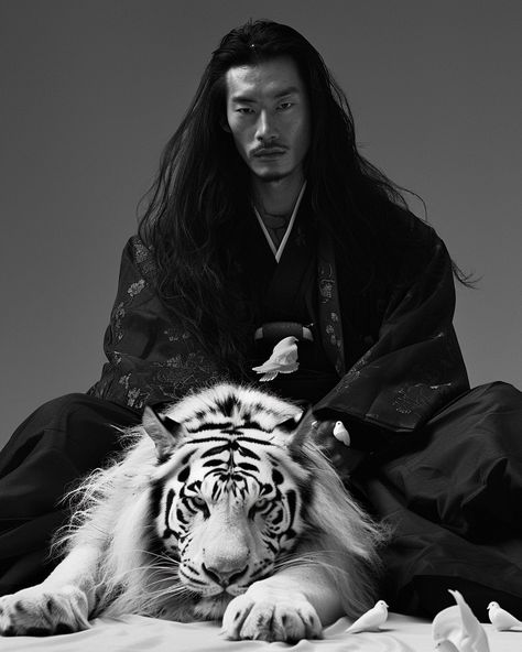 Chinese Emperor Aesthetic, Asian Long Hair Men, Asian Guys With Long Hair, Ancient Chinese Hairstyles, Asian Long Hair, Chic Photography, Man Moment, Beard Art, Chinese Historical Drama