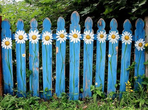 Paint Fence Ideas Backyards, Painted Railing, Paint Fence, Gardens Backyard, Garden Gate Design, Backyard Fence, Deck Paint, Fence Paint, Secret Gardens