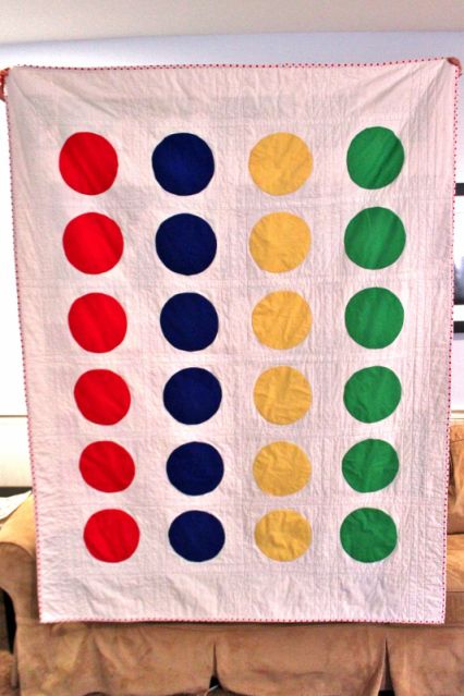 Twister Quilt ~ How fun! Twister Quilts, Twister Game, Summer Checklist, Picnic Quilt, Charm Quilt, Sewing Business, Diy Kids Toys, Cute Quilts, Cozy Quilts