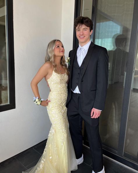 Yellow Prom Dress Sparkly, Yellow Prom Couple, Prom Yellow Dress, Pale Yellow Prom Dress, Light Yellow Prom Dress, Hoco Court, Yellow Formal Dress, Matric Farewell, Yellow Prom