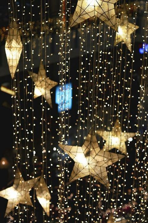 Hollywood Thrills | Glamorous Party Ideas | Oscar Party | Twinkling lights and stars make sparkling party decor Starry Night Prom, Prom Tips, Masquerade Prom, Night Theme, Starry Night Wedding, Prom Themes, Hollywood Theme, Prom Decor, Prom Theme