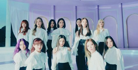 LOONA #Butterfly Loona Butterfly Outfit, Loona Butterfly, Butterfly Music, Shawn Mendes Funny, Shawn Mendes Memes, Pop Outfits, Purple Wall, Odd Eyes, Olivia Hye