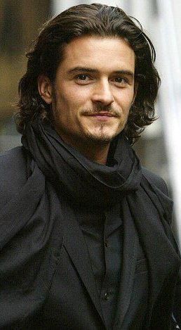 Orlando Bloom. Super jealous of his hair. I mean, really, how can h have better hair than any woman? It is just not fair! Orlando Bloom Hair, Orlando Bloom Long Hair, Orlando Bloom Wallpaper, Orlando Bloom Legolas, Romantic Men, Not Fair, Actors Male, Orlando Bloom, Legolas