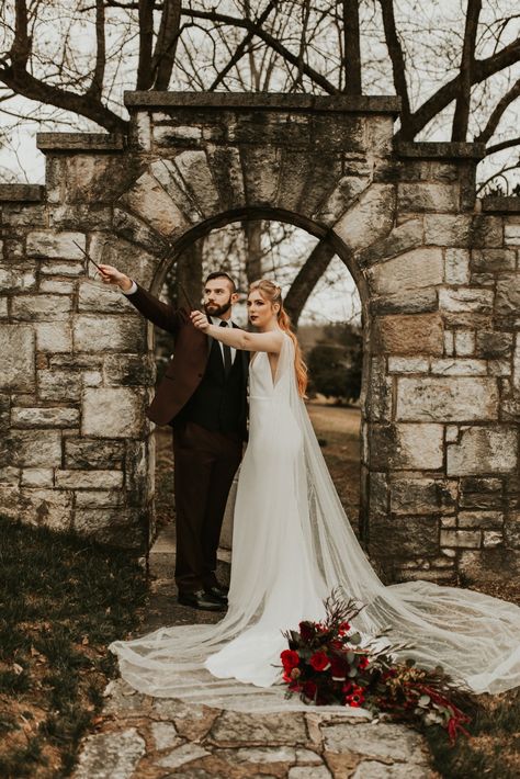 harry potter themed wedding photo ideas #wedding #weddingshoes #weddingday #marryingmybestfriend #weddingfashion #bridestyle #sayido #weddingflowers #weddingarrangements #weddinginspo #weddinginpiration #engagemnetrings #weddingphotography #engaged Harry Potter Wedding Dress, Hp Wedding, Harry Potter 3, Stile Harry Potter, Harry Potter Wedding Theme, Theme Harry Potter, Harry Potter Wedding, Pose Fotografi, Offbeat Bride