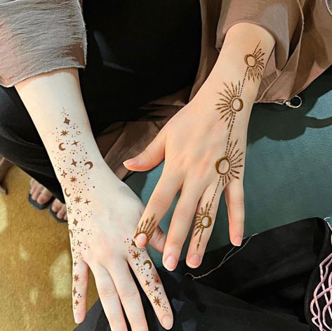 Arm Henna Designs, Minimal Henna Designs, Minimal Henna, Tattoo Designs Henna, Small Henna Designs, Henne Tattoo, Cute Henna Designs, Cute Henna Tattoos, Unique Henna