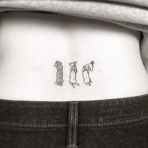 17 impresionantes ideas para tatuarte a tu perro - Diario El Sol. Mendoza, Argentina. Daschund Tattoo, Tatoo Dog, Dachshund Tattoo, Super Tattoo, Wiener Dogs, Dog Tattoo, Symbolic Tattoos, Dog Tattoos, Animal Tattoos