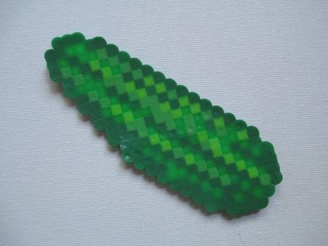 Pickle perler Perler Food, Kandi Kids, Kandi Perler, Perler Designs, Perler Projects, Hama Beads Minecraft, 3d Perler Bead, Perler Art, Art Perle