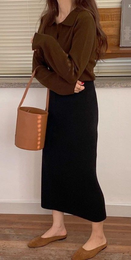 Long Skirt Petite Woman, Maxi Skirt Sweater Outfit, Maxi Skirt Sweater, Skirt Sweater Outfit, Petite Style Outfits, Korean Style Outfits, Chic Work Outfit, Skirt Petite, Thrift Store Outfits