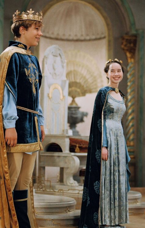 Click to Close Queen Susan, Narnia Costumes, Narnia Movies, Susan Pevensie, Peter Pevensie, Lucy Pevensie, Anna Popplewell, Narnia 3, William Moseley