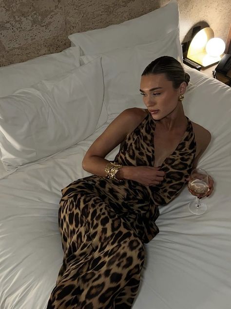 Leopard Print Aesthetic Outfit, Fits Aesthetic Winter, Fur Coat Outfit Winter, Winter Fits Aesthetic, Leopard Outfit Ideas, Leopard Jeans Outfit, Leopard Clothes, Beach Fashion Shoot, New York Winter Outfit