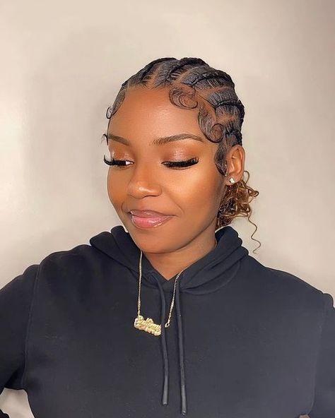 BROOKLYN KNOTLESS SPECIALIST 🐐 on Instagram: "Island girl straight backs🌺🧡🥭🌴. @hairby.imanii APRIL BOOKINGS OPENED 🤍 #summerhairstyles #brookylnhairstylist #beautystudent #feedinbraids #feedinbun #bohoblackgirl #newhairstyle #explorepage" Straight Backs With Bun, Straight Back Boho Cornrows, Boho Straight Backs Braids, Straight Back Boho Braids, Boho Straight Backs, Straight Backs, Straight Back Braids, Future Hairstyles, Back Braid