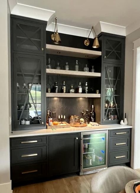 Modern Wet Bar Ideas Kitchen, Dry Bar Room Ideas, Small Bar In Dining Room, Black Wet Bar Cabinets, Dark Home Bar Ideas, Inbuilt Bar Cabinet, Dining Room Dry Bar Ideas, Black Bar Ideas For Home, Home Bar With Fridge