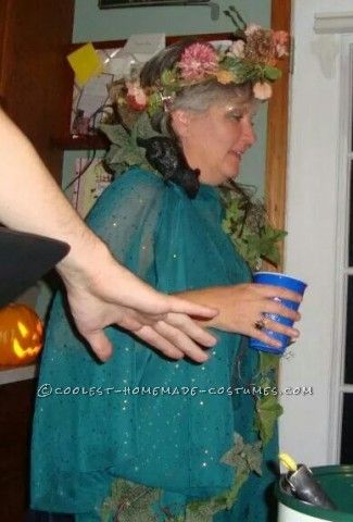 Easy Homemade Mother Nature Costume for Women Diy Mother Nature Costume, Mother Nature Costume Diy, Mother Nature Costume Halloween, Nature Halloween Costume, Earth Costume, Homemade Costume Ideas, Nature Costume, Forest Preschool, Halloween Nature