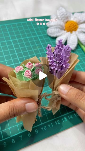 Cute Gift Ideas Diy, Paper Flowers Mini, Mini Flower Bouquet, Diy Crafts Paper, Crafts Gift Ideas, Cute Gift Ideas, Mini Flowers, Flower Bouquet Diy, Gift Ideas Diy