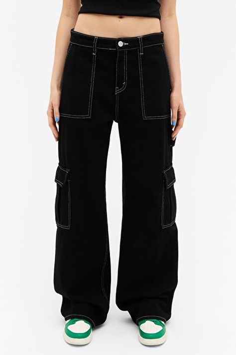 Black Utility Pants Outfit, Utility Pants Outfit, Denim Cargo Pants, Different World, A Different World, Dress Hairstyles, Utility Pants, Denim Trousers, Pants Outfit