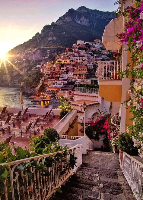 Positano Italy, Italy Aesthetic, Travel Italy, Pretty Landscapes, Dream Travel Destinations, Destination Voyage, Old Age, Heart Eyes, Beautiful Places To Travel