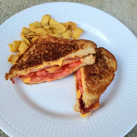 Tomato Bacon Grilled Cheese Recipe Bacon Grilled Cheese Recipes, Grilled Goat Cheese, Tomato Sandwiches, Apple Sandwich, Bacon Grill, Making Grilled Cheese, Bacon Grilled Cheese, Cheese And Tomato, Grill Cheese Sandwich Recipes