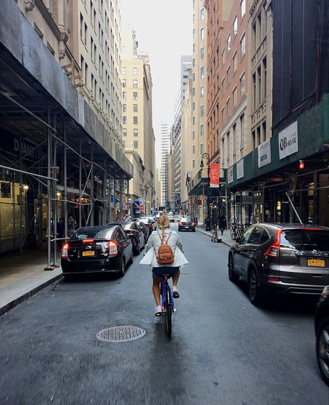 ride a bike and explore new york city Bike In City Aesthetic, Nyc Bike Aesthetic, Biking In Nyc, Biking In The City, Riding Bike Aesthetic, Bike Riding Aesthetic, City Bike Style, Bike Ride Aesthetic, Biking Aesthetic