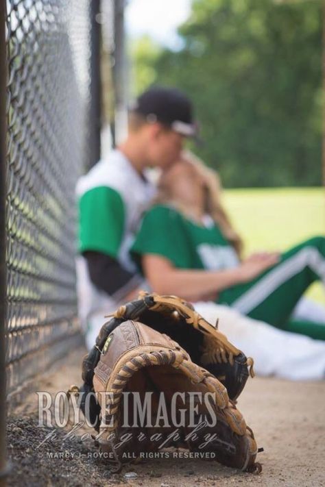 Senior Baseball/Softball Couple Photography - #Men'sSoccerTeams Baseball Softball Relationship, Baseball Relationship, Athlete Couples, Sport Couples, Baseball Engagement Photos, Baseball Couples, Softball Senior Pictures, Baseball Wedding, Chilling Adventures Of Sabrina