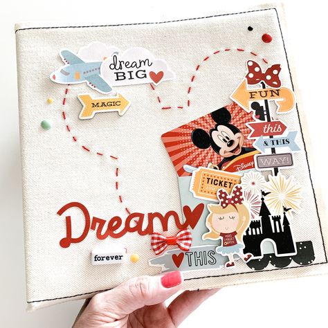 Disneyland Journal Ideas, Disneyland Scrapbook Layouts, Disney Scrapbook Ideas, Bestie Scrapbook, Scrapbook Cover Ideas, Up Adventure Book, Disney Mini Album, Agenda Ideas, Scrapbook Disney