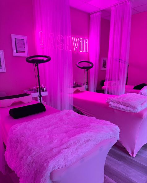 😍Mood😍 First Lash Extension salon in Riga🩷🩷 𝑳𝑨𝑺𝑯𝑬𝑺 • 𝑺𝑯𝑶𝑷 • 𝑻𝑹𝑨𝑰𝑵𝑰𝑵𝑮 💵 Learn Lashes and be your own Boss😎 👩🏽‍💻 Book Lashes and be bad bi#h 24/7 🛍️ Shop products and give the highest quality to your lash babes @lashviii.shop #lashviii #lashesriga #skropstasriga #lashviiistudio Lashing Room, Lash Salon Ideas, Pink Lash Room, Lash Tech Room, Lash Tech Room Ideas, Lash Suite Ideas, Beauty Room Ideas Salon, Beauty Studio Ideas, Lash Extension Salon