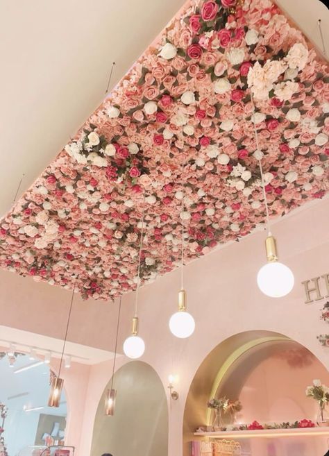 Pink Aesthetic Restaurant, French Coffee Shop Design, Pink Coffee Shop Interior, Girly Cafe Interior, Girly Shop Interior, Pink Shop Aesthetic, Flower Coffee Shop Aesthetic, Pink Shop Interior, Pink Aesthetic Salon