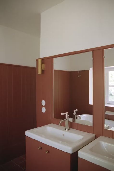 Photo 16 of 20 in Terra-Cotta Flooring Ties Together a Refreshed Country Home in France - Dwell Terra Cotta Bathroom, Terra Cotta Flooring, Modern Floor Tiles, Homes In France, French Estate, Modern Flooring, Terracotta Tiles, Prefab Homes, Modern Homes